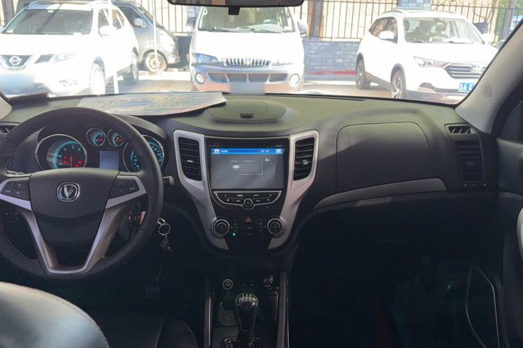 Used CHANGAN CS35 2014 1.6L Manual Luxury Model China IV Standard Interior 7