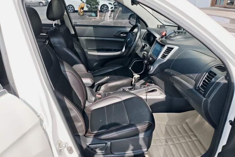 Used CHANGAN CS35 2014 1.6L Automatic Luxury Model China IV Standard Interior 7