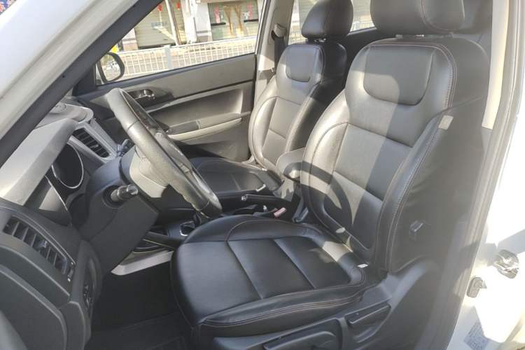 Used CHANGAN CS35 2014 1.6L Manual Luxury Model China IV Standard Left Front Seat