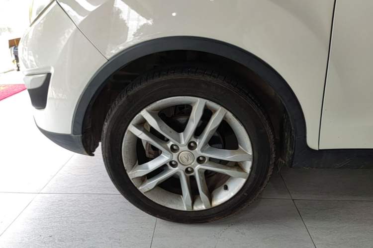 Used CHANGAN CS35 2014 1.6L Automatic Luxury Model China IV Standard Left Front Wheel Hub
