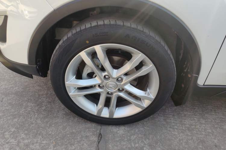 Used CHANGAN CS35 2014 1.6L Automatic Luxury Model China IV Standard Left Front Wheel Hub