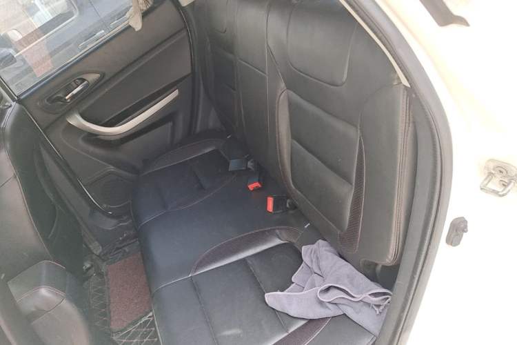 Used CHANGAN CS35 2014 1.6L Automatic Luxury Model China IV Standard Left Rear Seat