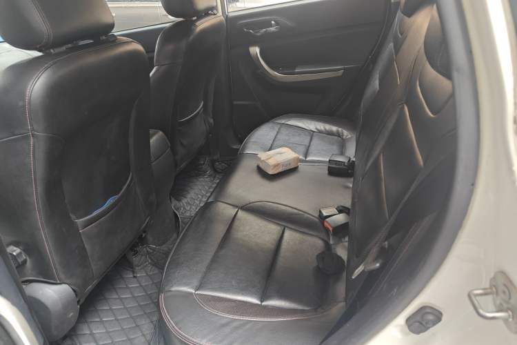 Used CHANGAN CS35 2014 1.6L Automatic Luxury Navigation Model China IV Standard Left Rear Seat