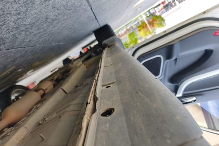 Used CHANGAN CS35 2014 1.6L Manual Luxury Model China IV Standard Left Side Sill