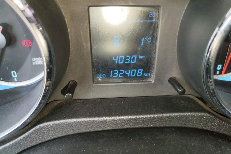 Used CHANGAN CS35 2014 1.6L Manual Luxury Model China IV Standard Odometer Close Up