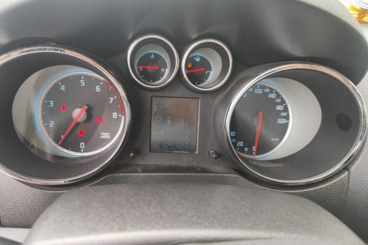 Used CHANGAN CS35 2014 1.6L Automatic Luxury Model China IV Standard Odometer Close Up