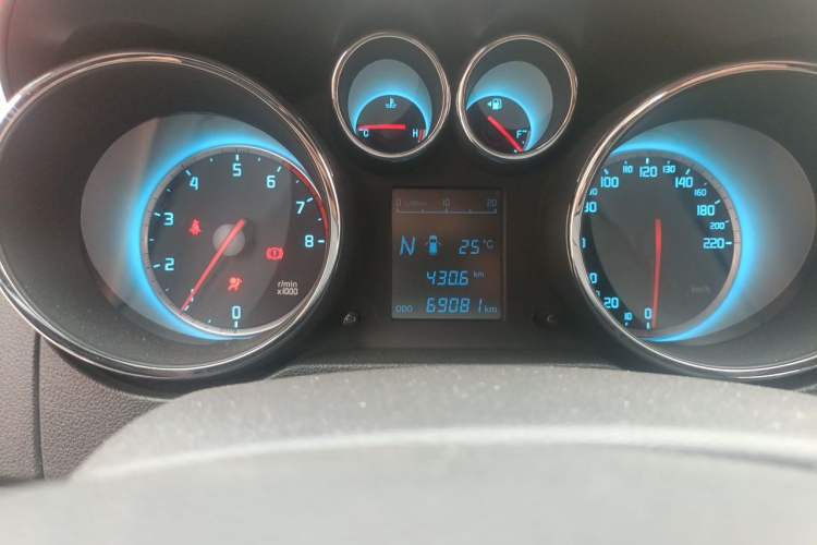 Used CHANGAN CS35 2014 1.6L Automatic Luxury Model China IV Standard Odometer Close Up