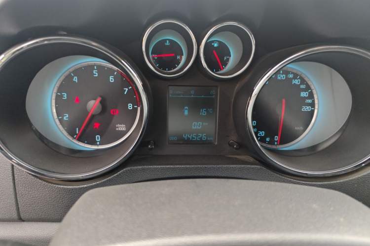 Used CHANGAN CS35 2014 1.6L Manual Luxury Model China V Standard Odometer Close Up
