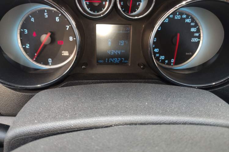 Used CHANGAN CS35 2014 1.6L Manual Luxury Model China IV Standard Odometer Close Up