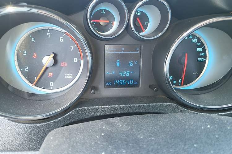Used CHANGAN CS35 2014 1.6L Manual Luxury Navigation Model China IV Standard Odometer Close Up