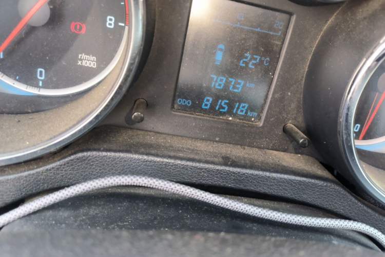 Used CHANGAN CS35 2014 1.6L Manual Luxury Model China V Standard Odometer Close Up