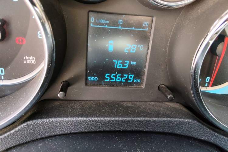 Used CHANGAN CS35 2014 1.6L Manual Luxury Model China IV Standard Odometer Close Up
