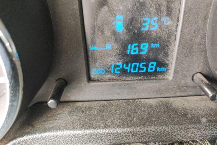 Used CHANGAN CS35 2014 1.6L Manual Luxury Model China IV Standard Odometer Close Up