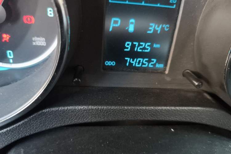 Used CHANGAN CS35 2014 1.6L Automatic Luxury Model China V Standard Odometer Close Up