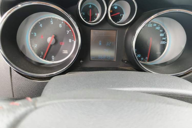 Used CHANGAN CS35 2014 1.6L Manual Luxury Model China IV Standard Odometer Close Up