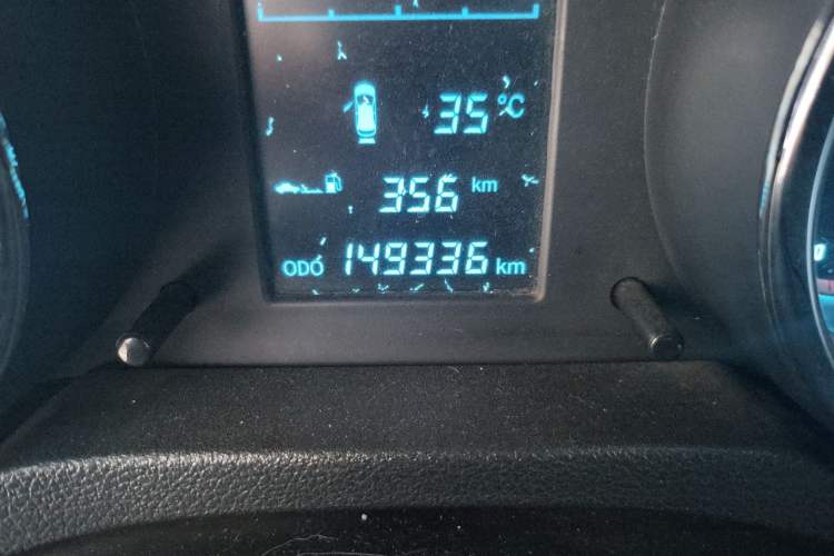 Used CHANGAN CS35 2014 1.6L Manual Luxury Model China IV Standard Odometer Close Up