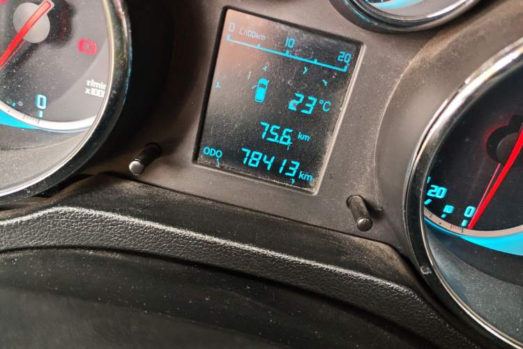 Used CHANGAN CS35 2014 1.6L Manual Luxury Model China IV Standard Odometer Close Up