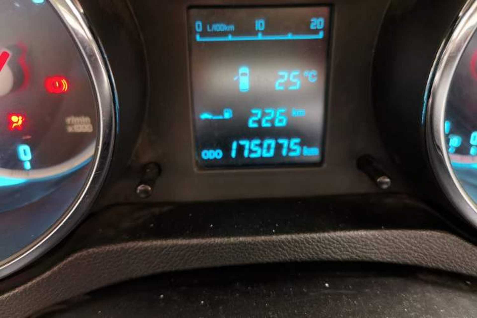 Used CHANGAN CS35 2014 1.6L Manual Luxury Model China IV Standard Odometer Close Up