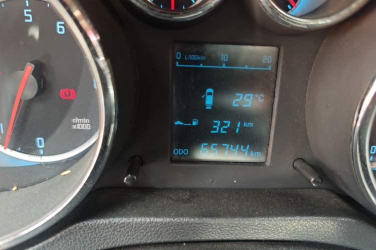 Used CHANGAN CS35 2014 1.6L Manual Luxury Model China V Standard Odometer Close Up