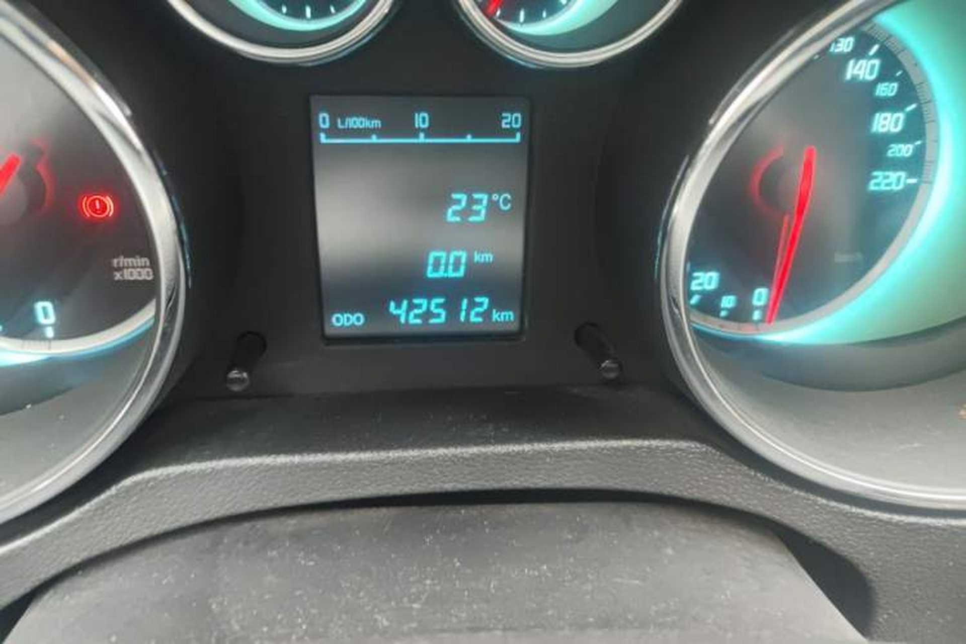 Used CHANGAN CS35 2014 1.6L Manual Luxury Model China IV Standard Odometer Close Up