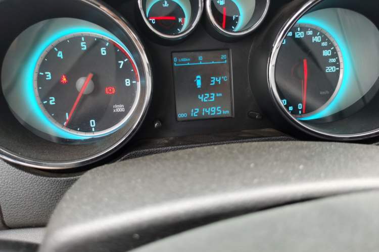 Used CHANGAN CS35 2014 1.6L Manual Luxury Model China V Standard Odometer Close Up