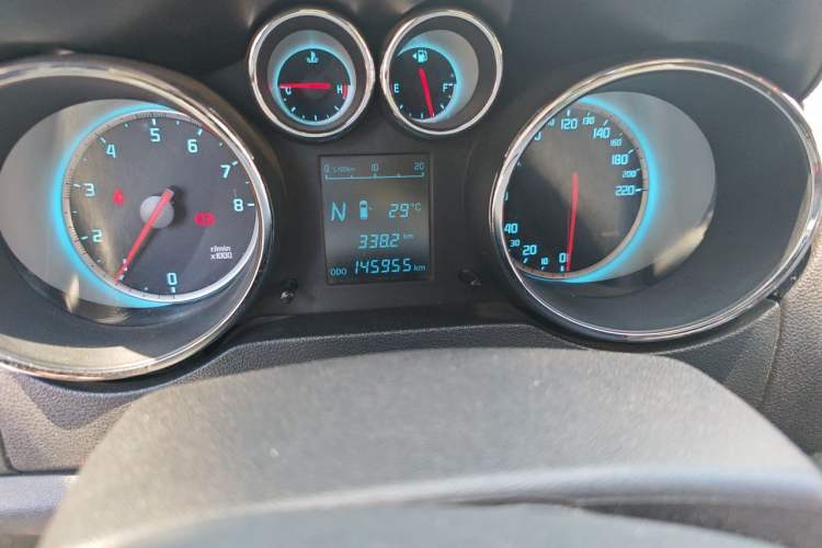 Used CHANGAN CS35 2014 1.6L Automatic Luxury Model China V Standard Odometer Close Up