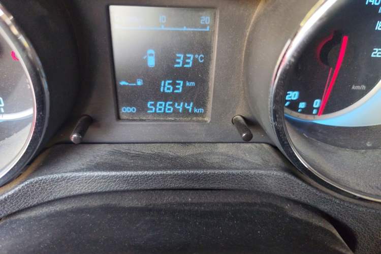 Used CHANGAN CS35 2014 1.6L Manual Luxury Model China IV Standard Odometer Close Up