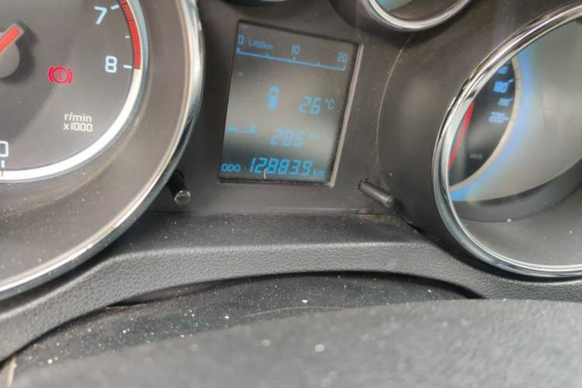 Used CHANGAN CS35 2014 1.6L Manual Luxury Model China IV Standard Odometer Close Up