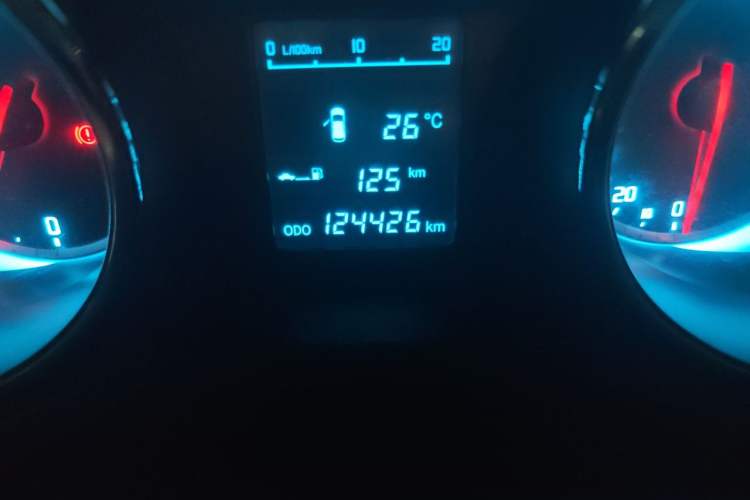 Used CHANGAN CS35 2014 1.6L Manual Luxury Model China IV Standard Odometer Close Up