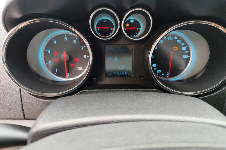 Used CHANGAN CS35 2014 1.6L Automatic Luxury Model China IV Standard Odometer Close Up