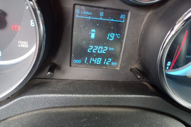 Used CHANGAN CS35 2014 1.6L Manual Luxury Model China IV Standard Odometer Close Up