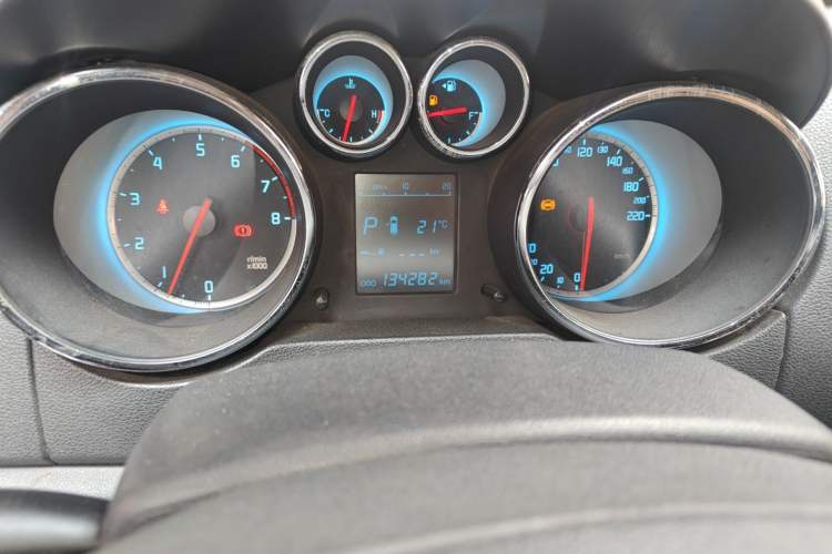 Used CHANGAN CS35 2014 1.6L Automatic Luxury Navigation Model China IV Standard Odometer Close Up
