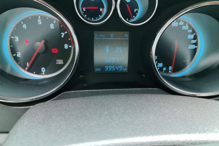 Used CHANGAN CS35 2014 1.6L Manual Luxury Model China V Standard Odometer Close Up