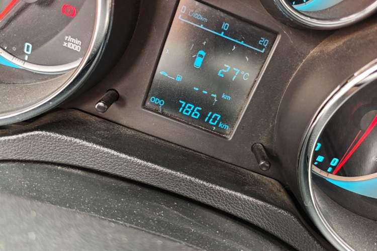 Used CHANGAN CS35 2014 1.6L Manual Luxury Model China IV Standard Odometer Close Up