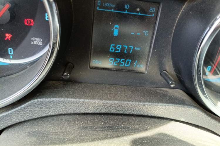 Used CHANGAN CS35 2014 1.6L Manual Luxury Model China IV Standard Odometer Close Up