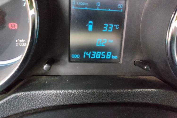 Used CHANGAN CS35 2014 1.6L Manual Luxury Model China IV Standard Odometer Close Up