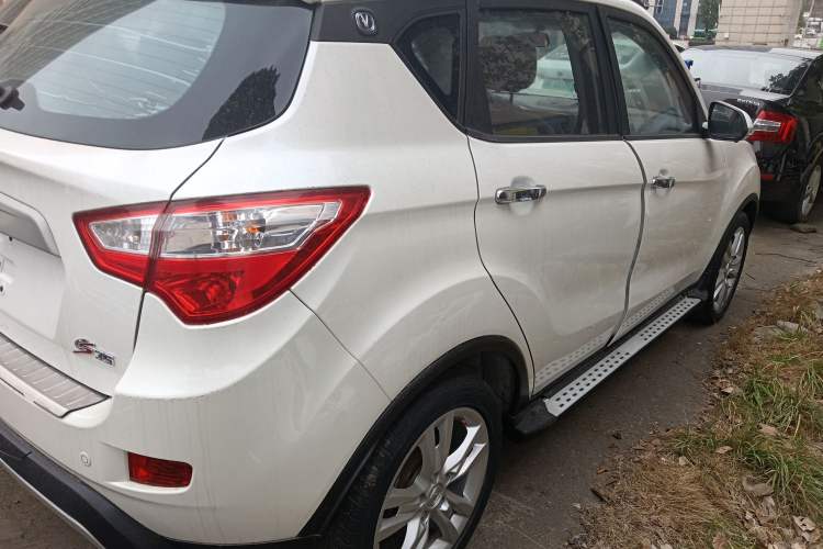 Used CHANGAN CS35 2014 1.6L Automatic Luxury Model China IV Standard Rear Right 45 Deg