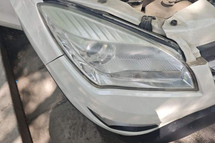 Used CHANGAN CS35 2014 1.6L Manual Luxury Model China IV Standard Right Front Headlight