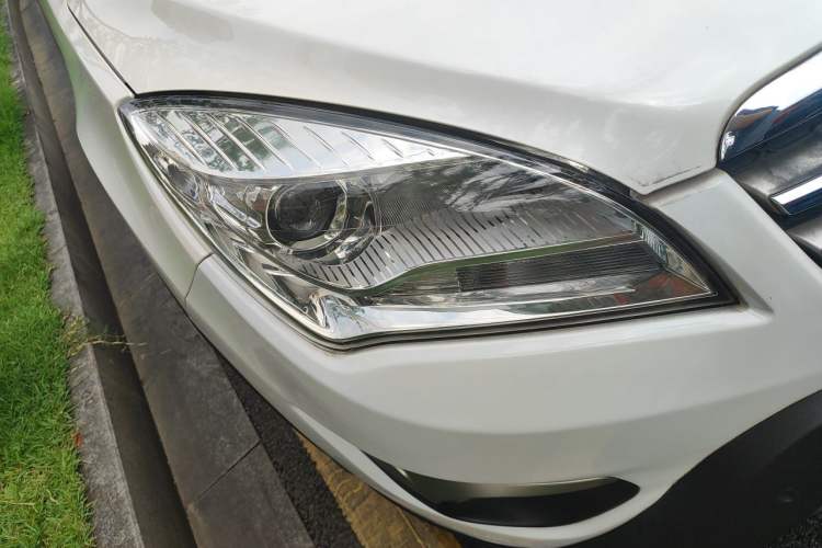 Used CHANGAN CS35 2014 1.6L Automatic Luxury Model China IV Standard Right Front Headlight