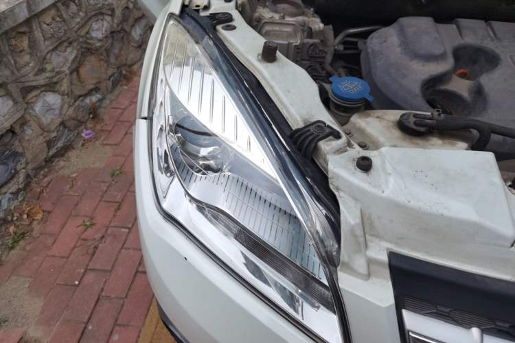 Used CHANGAN CS35 2014 1.6L Automatic Luxury Model China IV Standard Right Front Headlight
