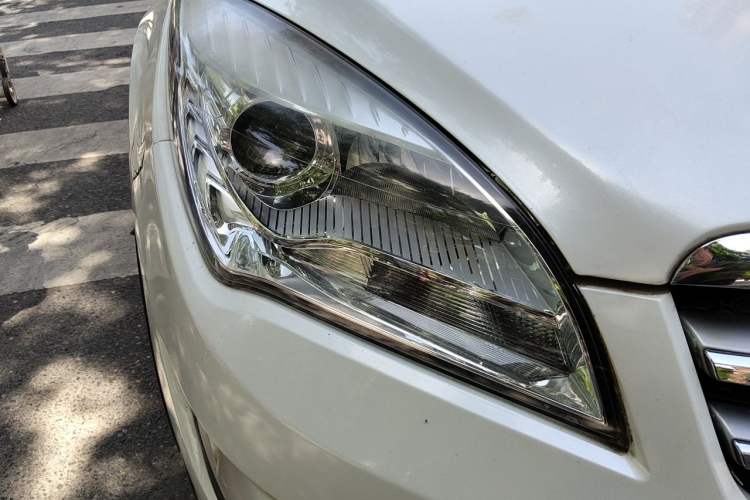 Used CHANGAN CS35 2014 1.6L Manual Luxury Model China IV Standard Right Front Headlight
