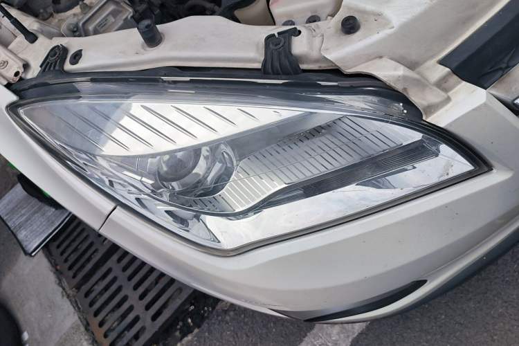 Used CHANGAN CS35 2014 1.6L Manual Luxury Model China IV Standard Right Front Headlight
