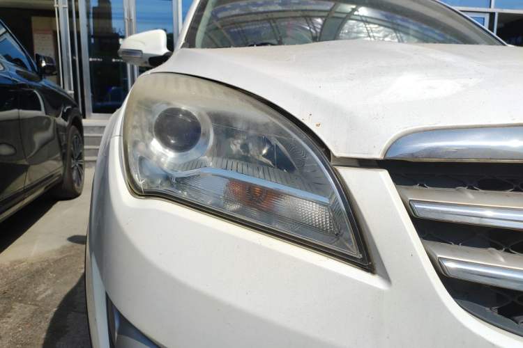 Used CHANGAN CS35 2014 1.6L Manual Luxury Model China IV Standard Right Front Headlight
