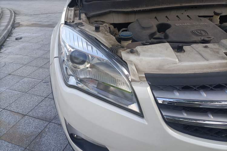 Used CHANGAN CS35 2014 1.6L Automatic Luxury Model China IV Standard Right Front Headlight