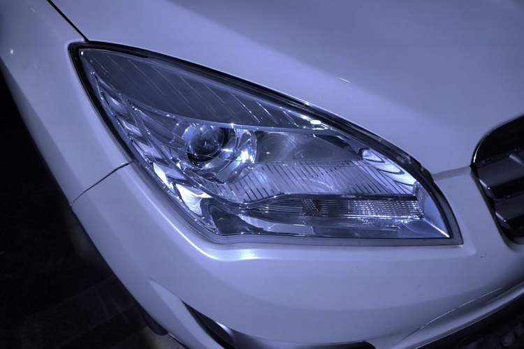 Used CHANGAN CS35 2014 1.6L Automatic Luxury Navigation Model China IV Standard Right Front Headlight