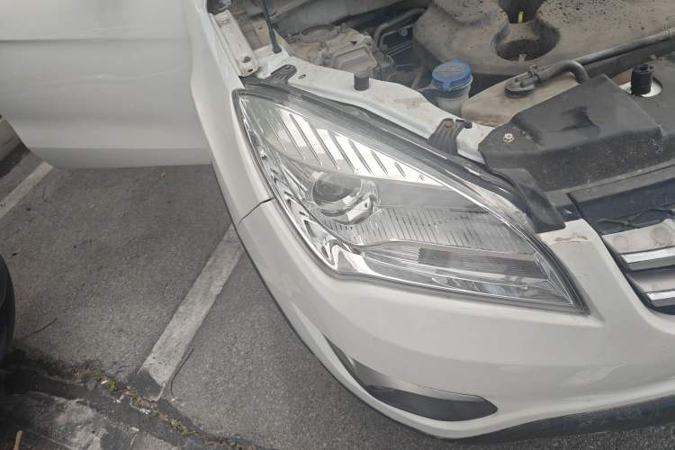 Used CHANGAN CS35 2014 1.6L Automatic Luxury Navigation Model China IV Standard Right Front Headlight