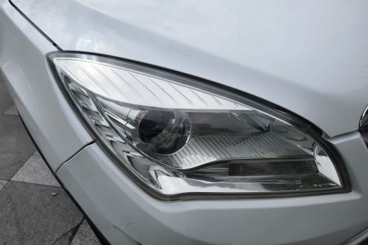 Used CHANGAN CS35 2014 1.6L Manual Luxury Model China IV Standard Right Front Headlight
