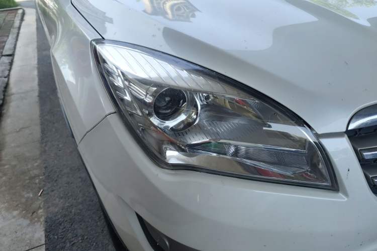 Used CHANGAN CS35 2014 1.6L Manual Luxury Model China IV Standard Right Front Headlight