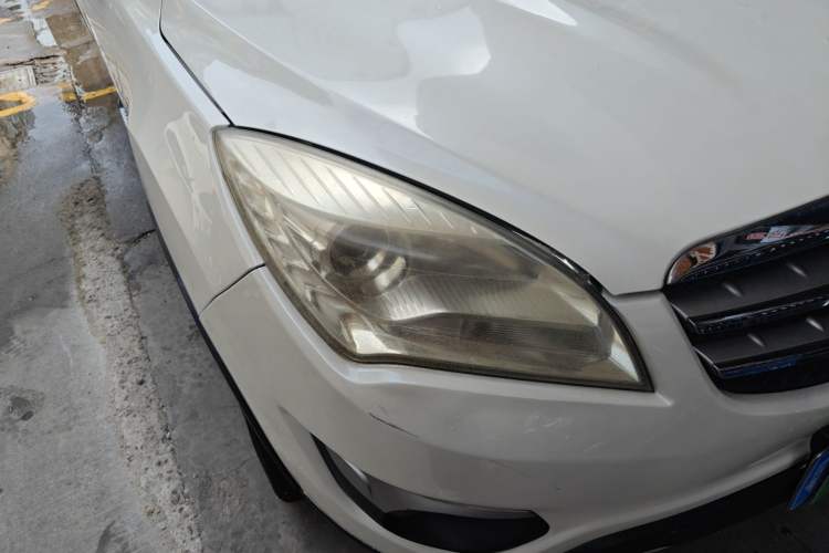 Used CHANGAN CS35 2014 1.6L Automatic Luxury Navigation Model China IV Standard Right Front Headlight
