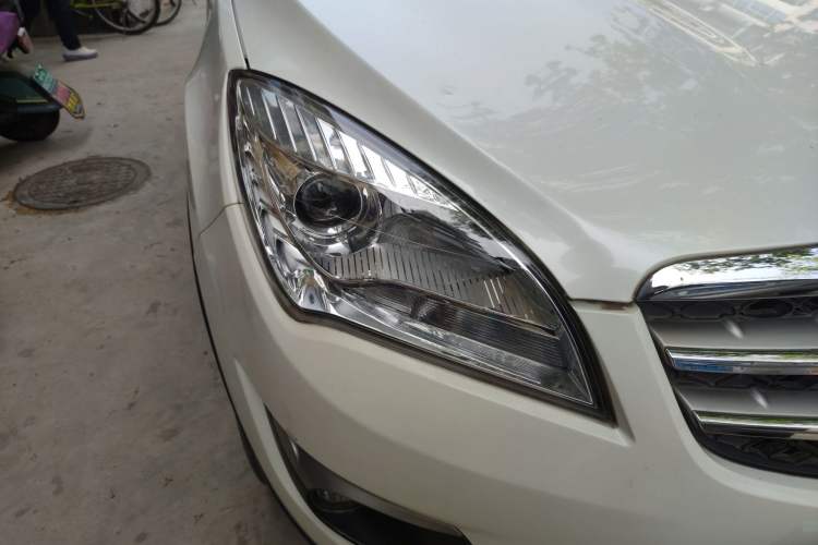 Used CHANGAN CS35 2014 1.6L Automatic Luxury Model China IV Standard Right Front Headlight